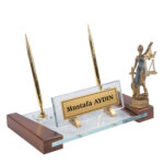 Adalet Heykeli Figürlü Kristal Masa İsimliği